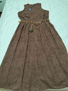 Badgley Mischka Brown Embroidered Midi Dress with Gold Chain Accent